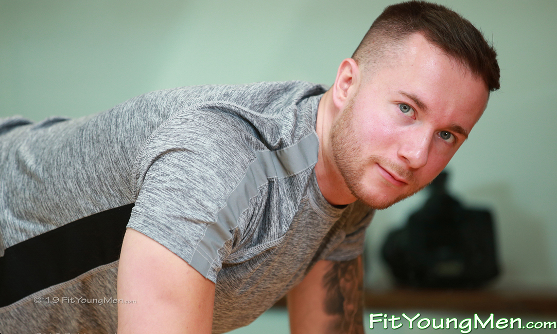 Fit Young Men: Model Jadon Keane - Gym - Keen Gym Goer Jadon Pumps up his Muscles!